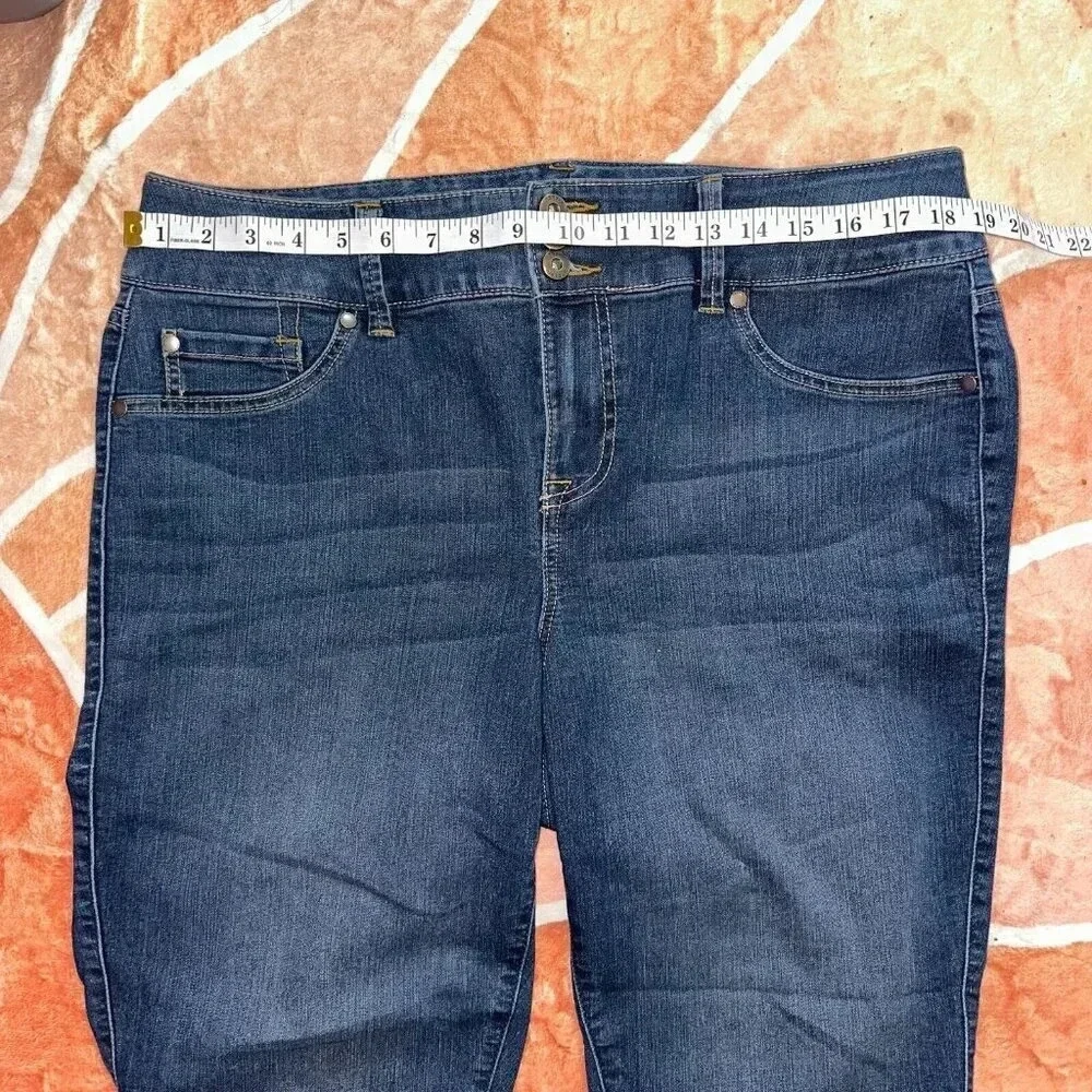 Torrid Super Stretch Jegging 3 Button Jeans Denim Super Soft Women's Sz 16 - Picture 5 of 7